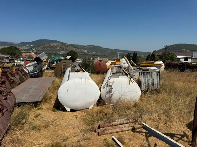 Beyaz Depo Tankları